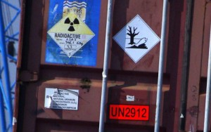 Transportcontainer mit Radioaktiv-Symbol